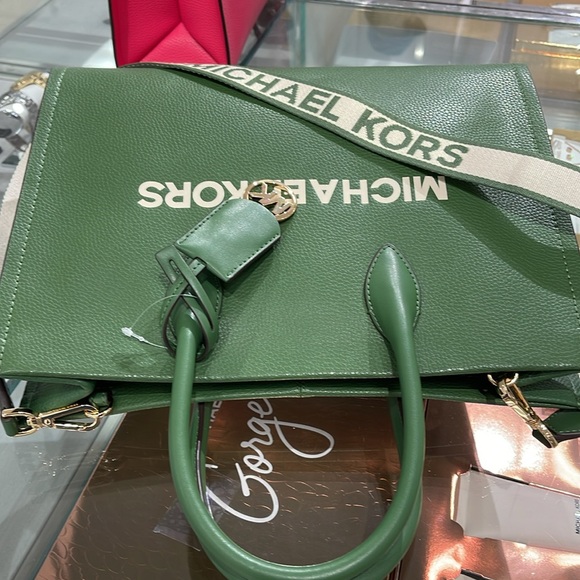 Michael Kors Mirella Medium East West Pebbled Leather Tote Shopper Bag MK EW
NWT - Picture 9 of 16